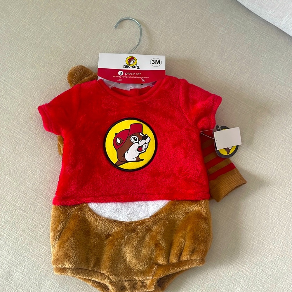 Buc-ee’s romper hat and leg warmers